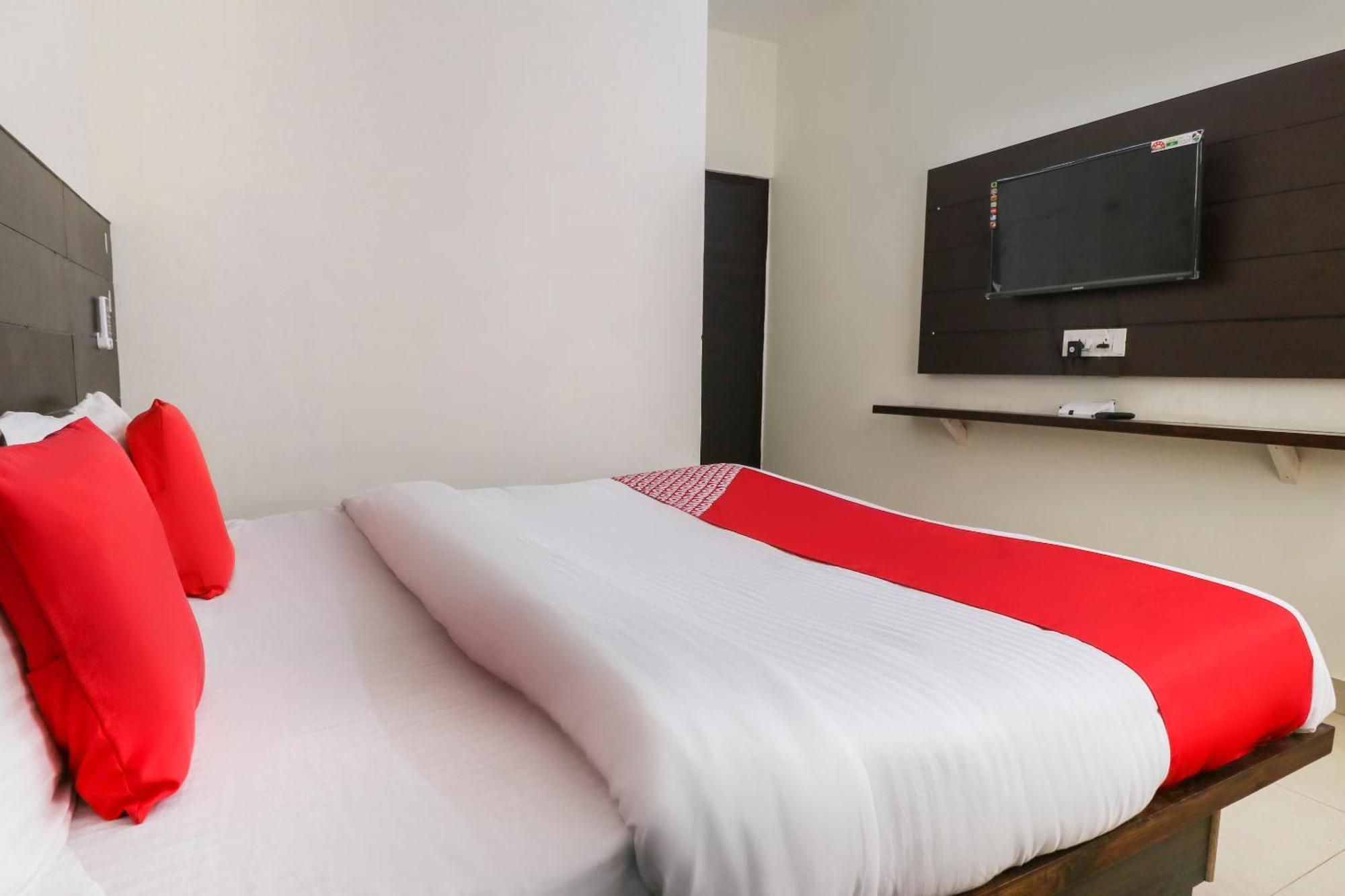 Hotel O Red Ark Landran Экстерьер фото